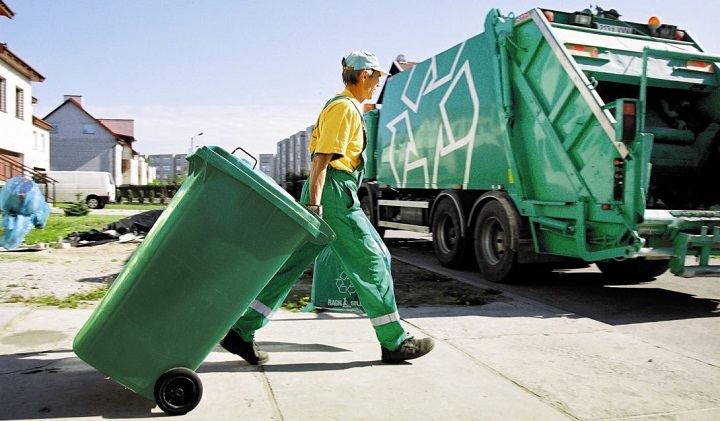 Правительство решило выделить 838 миллионов рублей на вывоз мусора.