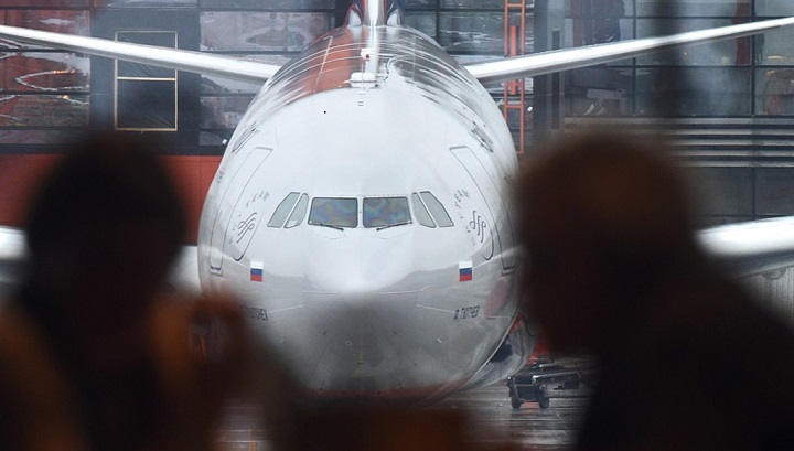 Авиакомпании России понизили стоимость билетов.