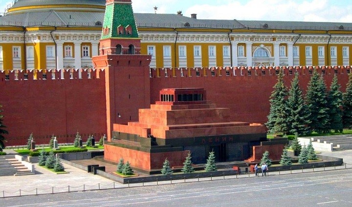 Мавзолей Ленина на Красной площади в Москве.