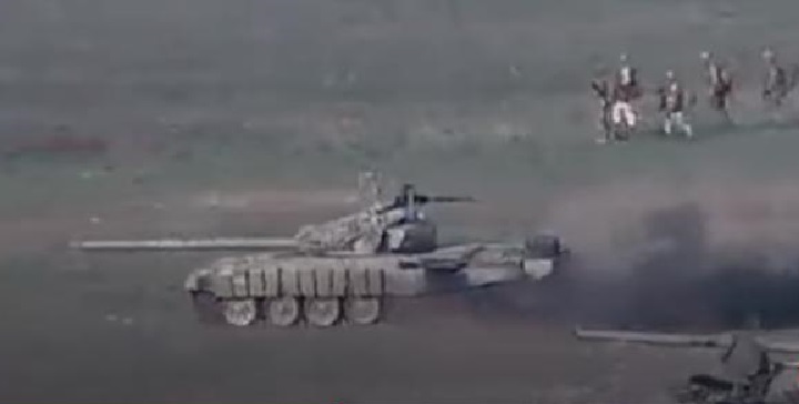 Минобороны Армении опубликовало видео уничтожения азербайджанского танка. ВИДЕО.