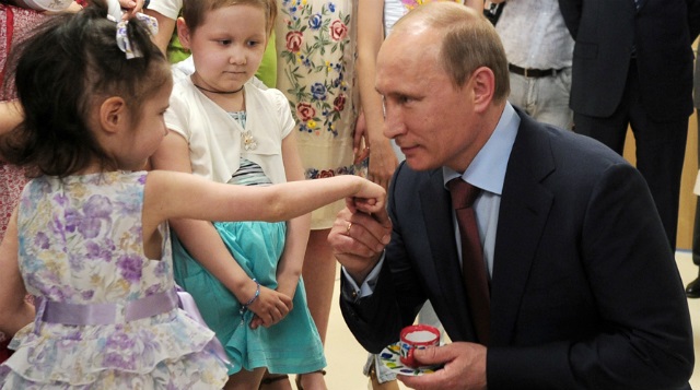 Путин одобрил создание Фонда защиты детей