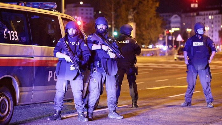 Перестрелки и взрывы в центре Вены. Есть погибшие и раненные.