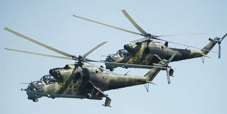 Пара боевых вертолетов Ми-24.
