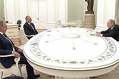Трехсторонние переговоры по Карабаху в Кремле. Алиев и Пашинян друг другу руки не пожали.