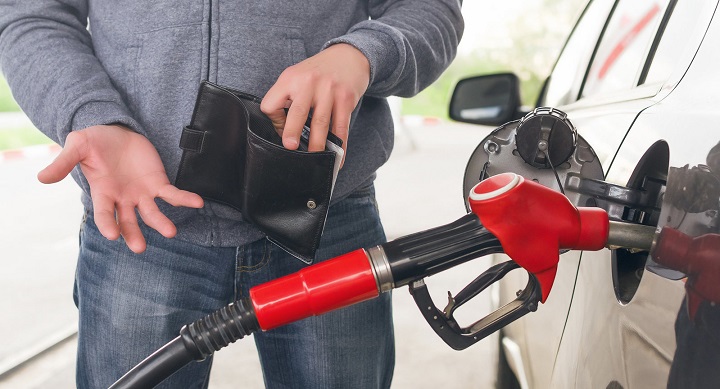 Эксперты объясняют причину удорожания бензина при дешевой нефти