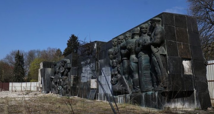 Во Львове Монумент славы Советской Армии перевозят в музей «Территория террора»