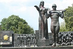 МИД России осудил снос монумента Советской Армии во Львове