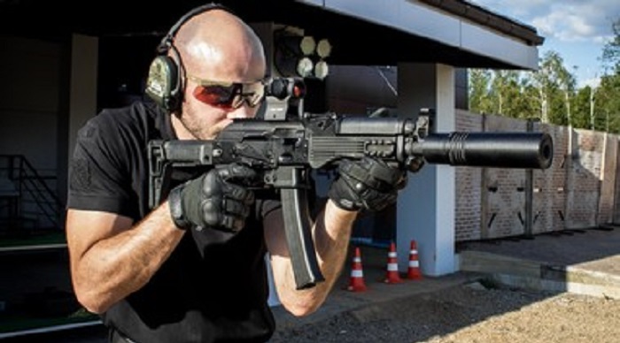 «Калашников» анонсировал новый пистолет-пулемет для пилотов ВКС