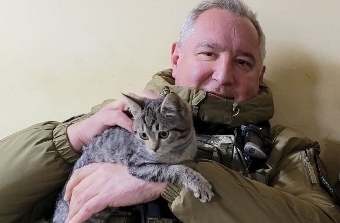 При обстреле гостиницы в Донецке ранен Дмитрий Рогозин