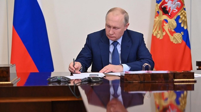 Путин подписал закон об ответственности за дискредитацию участников СВО